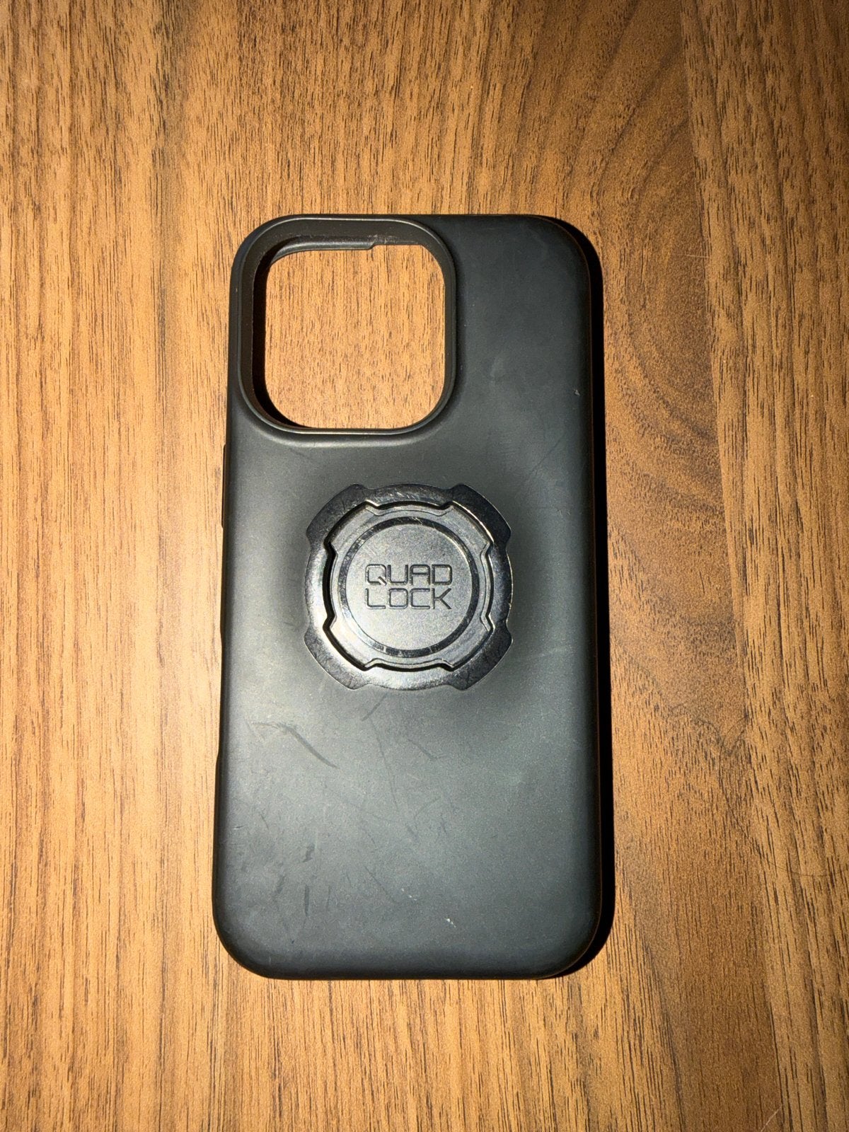 Quad Lock hoesje voor iPhone 16pro - kleine beschadiging, Ophalen, Gebruikt, Bescherming, Apple