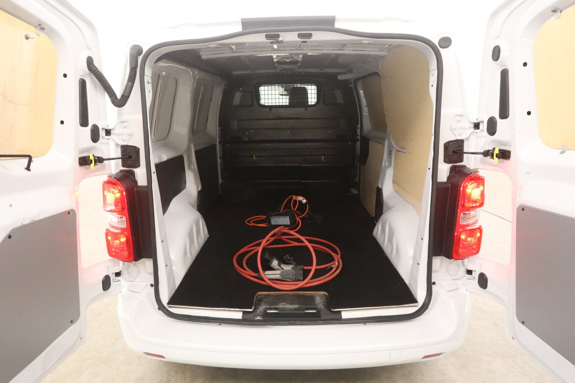 Toyota ProAce Elektrisch 75 kWh L2H1 Long Range | Snelladen, Automaat, Gebruikt, Wit, Origineel Nederlands