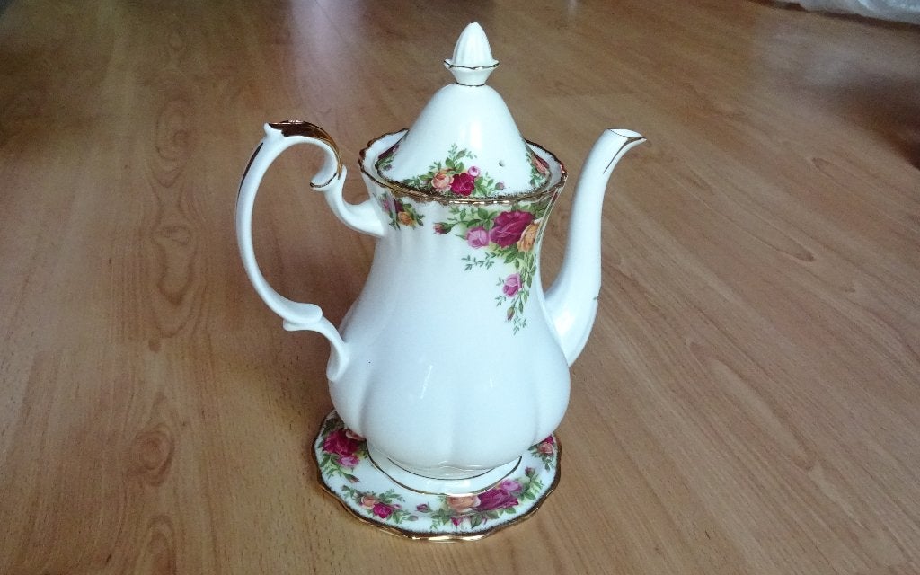 Royal Albert Old Country Roses Theepot + onderzetter, Ophalen of Verzenden