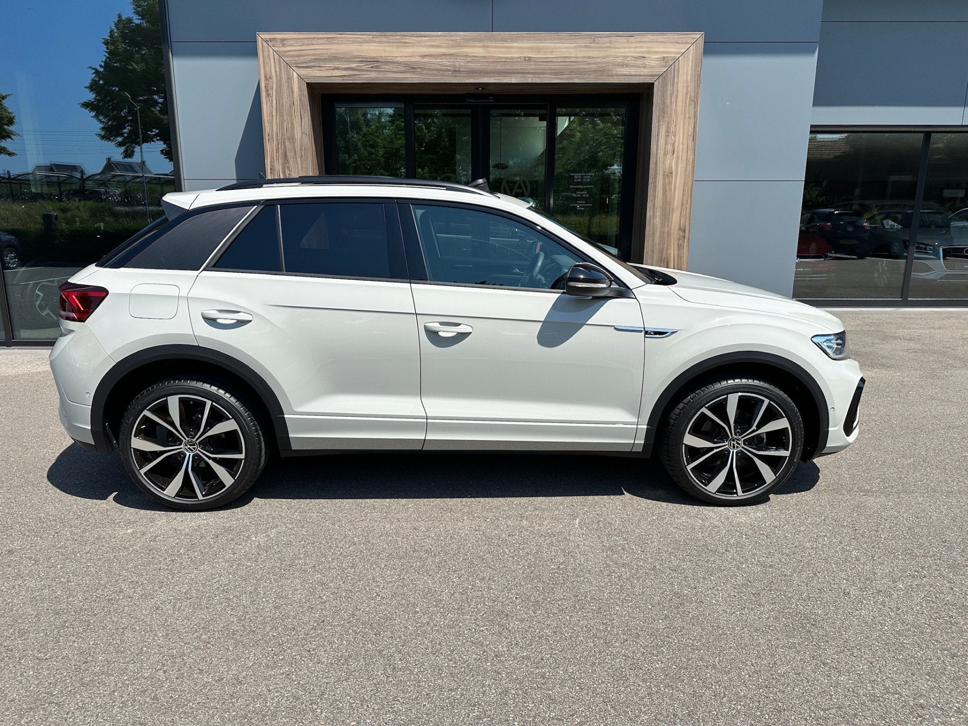 Volkswagen T-Roc 1.5 TSI 150pk DSG R-Line | Black Style | 19, Auto's, Volkswagen, 12 maanden, 1258 kg, Zwart, 4 cilinders