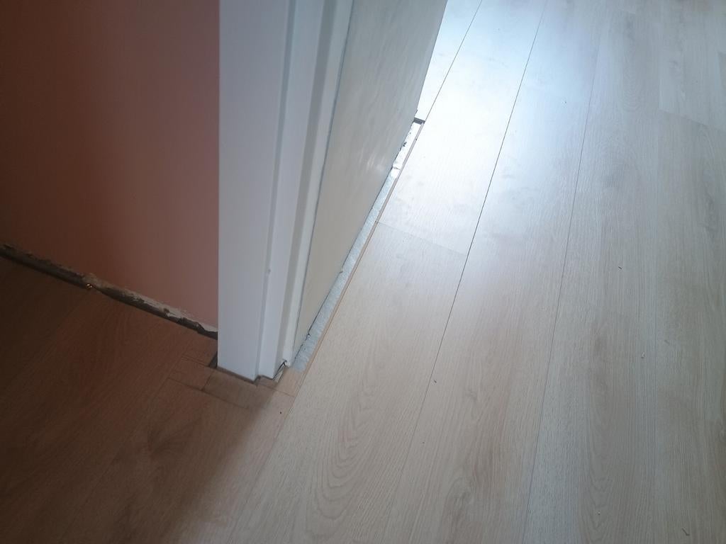 GEZOCHT PLINTEN EN PLAKPLINTEN LEGGER EN BIJWERKEN POED, Ophalen of Verzenden, Mdf, 200 tot 250 cm, Plinten