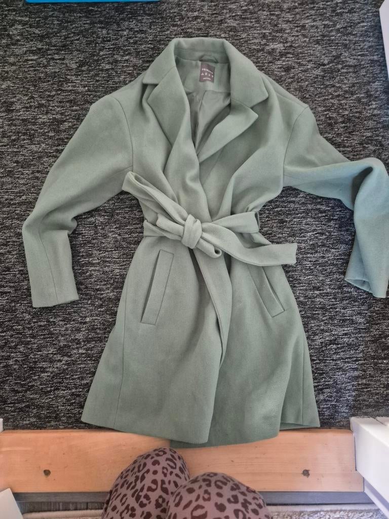 Primark jas met ceintuur, Kleding | Dames, Jassen | Winter, Ophalen of Verzenden, Nieuw, Maat 36 (S), Groen