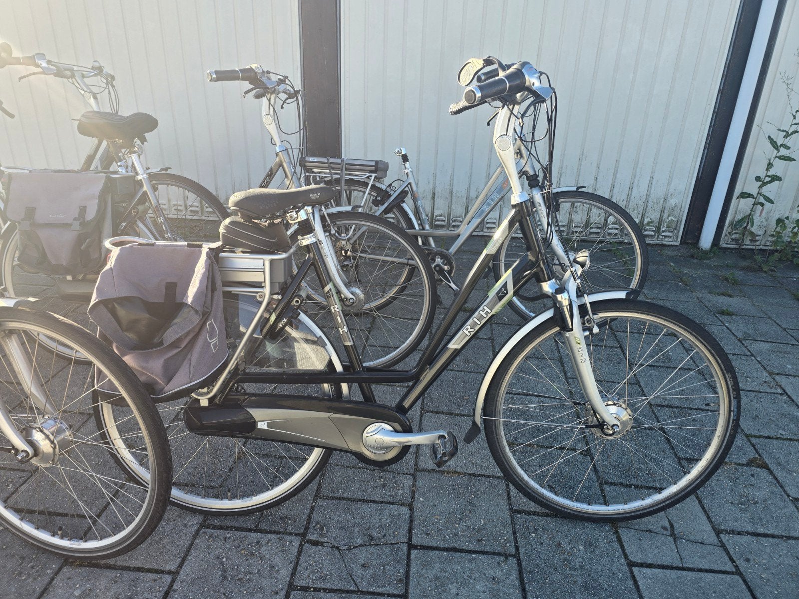 Foto 3 van 6 electrische fietsen