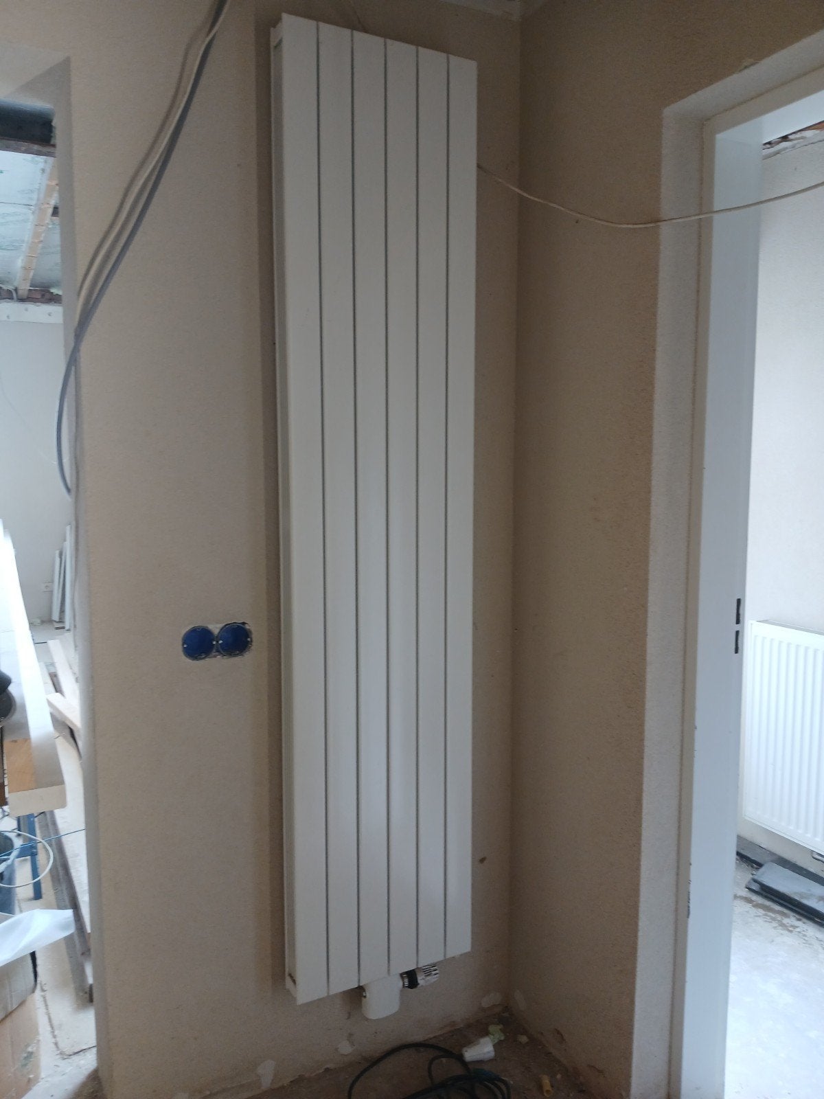 Design Radiator 43x210 cm met Thermostaatknop en Bevestiging, Doe-het-zelf en Verbouw, Verwarming en Radiatoren, Ophalen