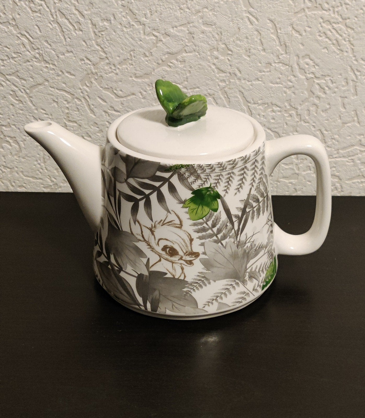 Decoratieve Theepot met Bambi en Bladeren, Ophalen of Verzenden, Bambi of Dumbo, Zo goed als nieuw, Servies