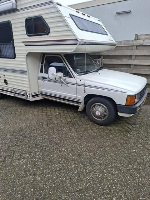 Toyota Hilux camper USA uniek, Caravans en Kamperen, Campers, 7 tot 12 maanden geleden, Particulier, 5 tot 6 meter, Benzine