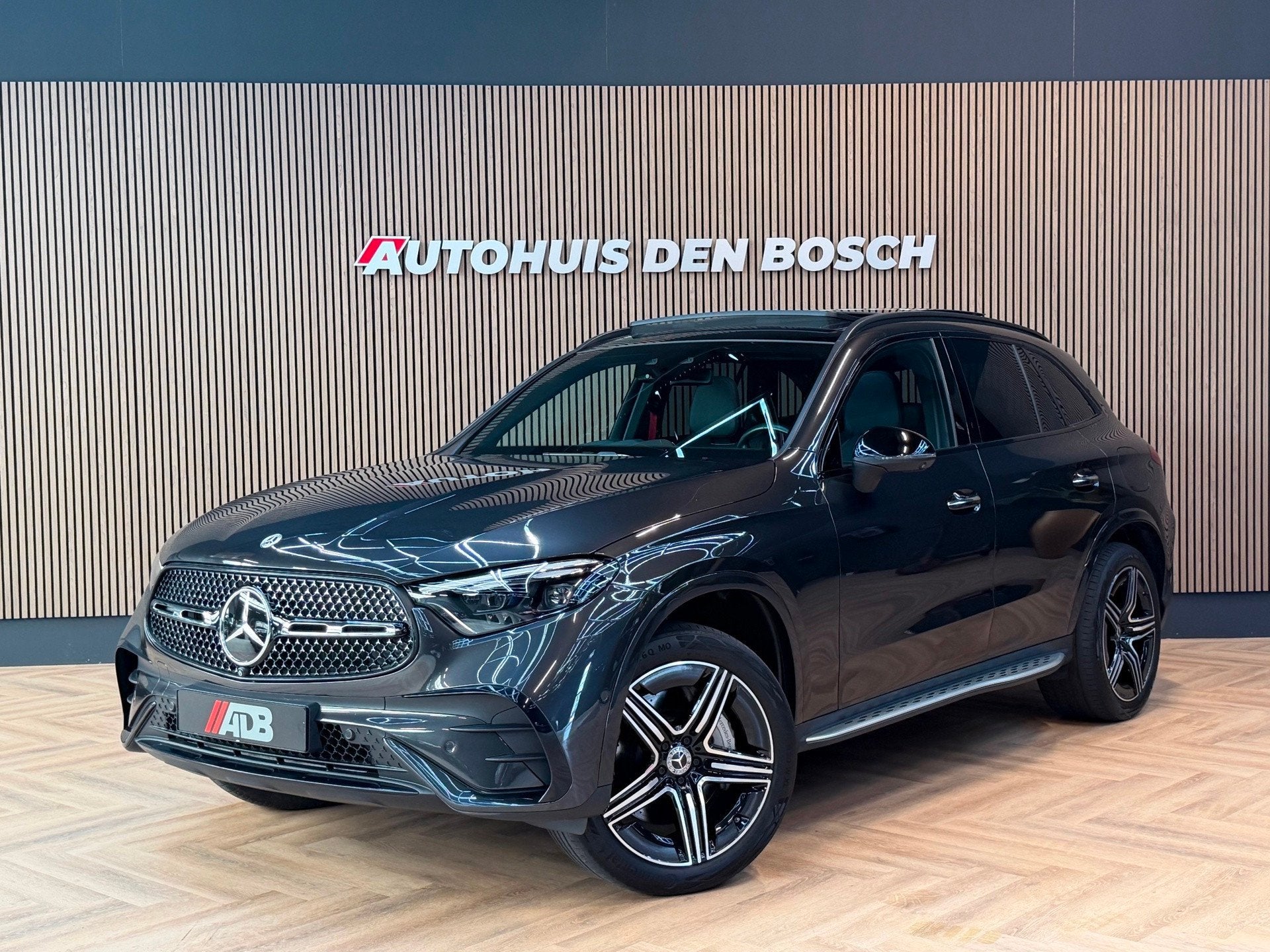 Mercedes-Benz GLC-klasse 400e 4MATIC AMG Line 381PK - Pano, Automaat, Gebruikt, Vierwielaandrijving, Adaptive Cruise Control