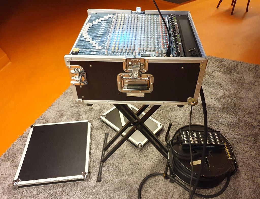 Allen & Heath MixWizard WZ3 16:2 in case en Multikabel, Audio, Tv en Foto, Professionele Audio-, Tv- en Video-apparatuur, Ophalen of Verzenden