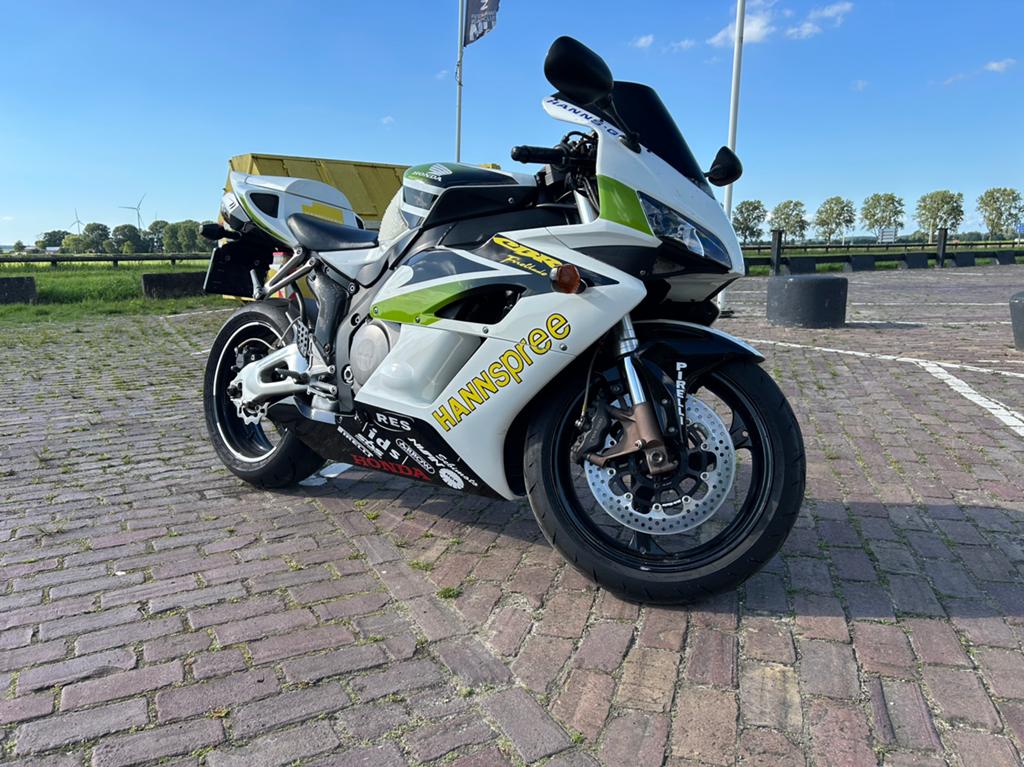 Honda fireblade 1000rr hannspree editie, 4 cilinders, Super Sport, Particulier, Handgeschakeld