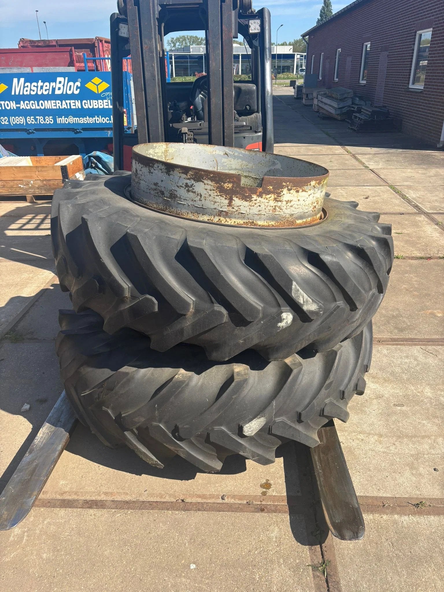 Massey Ferguson 18,4 R38 dubbele montage, Gebruikt