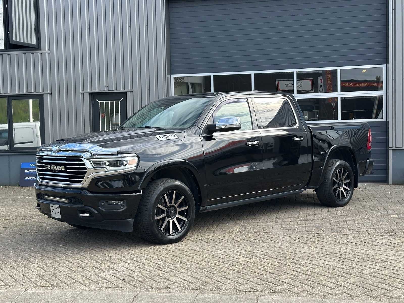 Dodge - 2020 - Ram 1500 Longhorn 4x4 - Personenauto, Auto's, Automaat, Gebruikt, Overige carrosserieën, Bedrijf