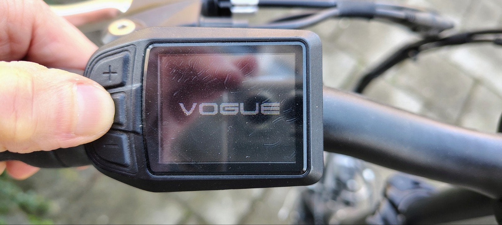 Foto 8 van prachtige zwarte electrische vouwfiets merk Qivelo Vogue