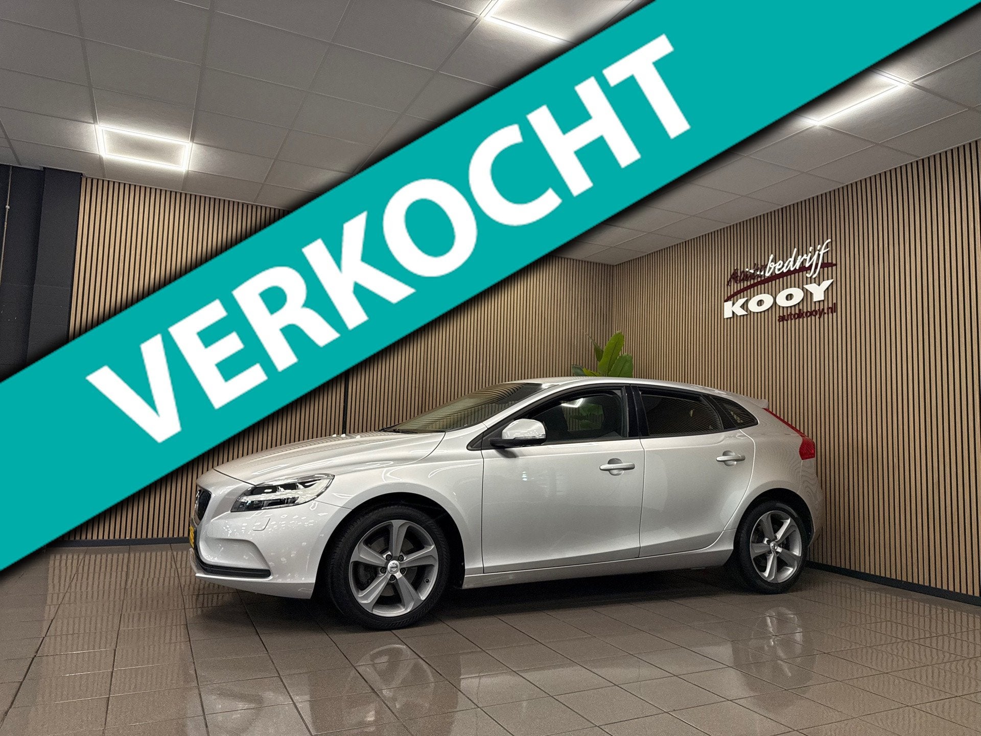 Volvo V40 2.0 T3 Nordic+ * Dealer onderhouden / Navigatie /, Voorwielaandrijving, Gebruikt, Euro 6, 4 cilinders