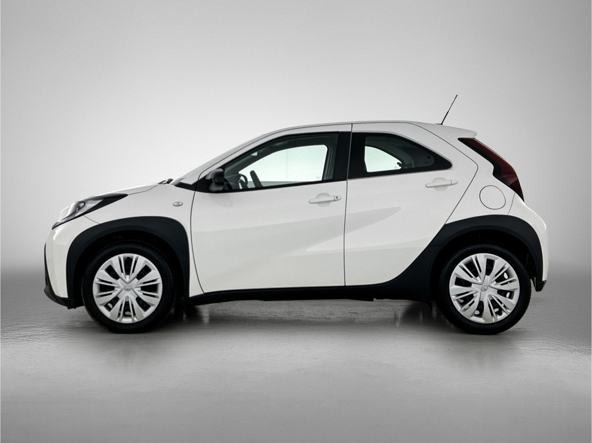 Toyota Aygo X 1.0 VVT-i MT Play | BTW voertuig | Dealer Onde, Auto's, 12 maanden, Stof, Gebruikt, 920 kg