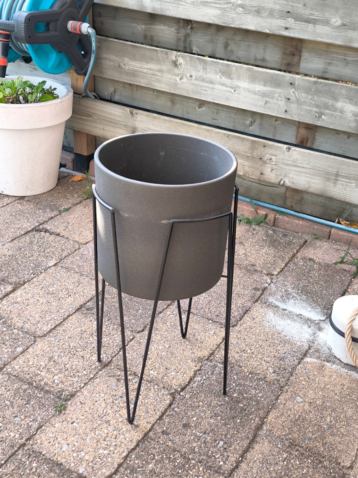 Plantenpot op poten, Ophalen