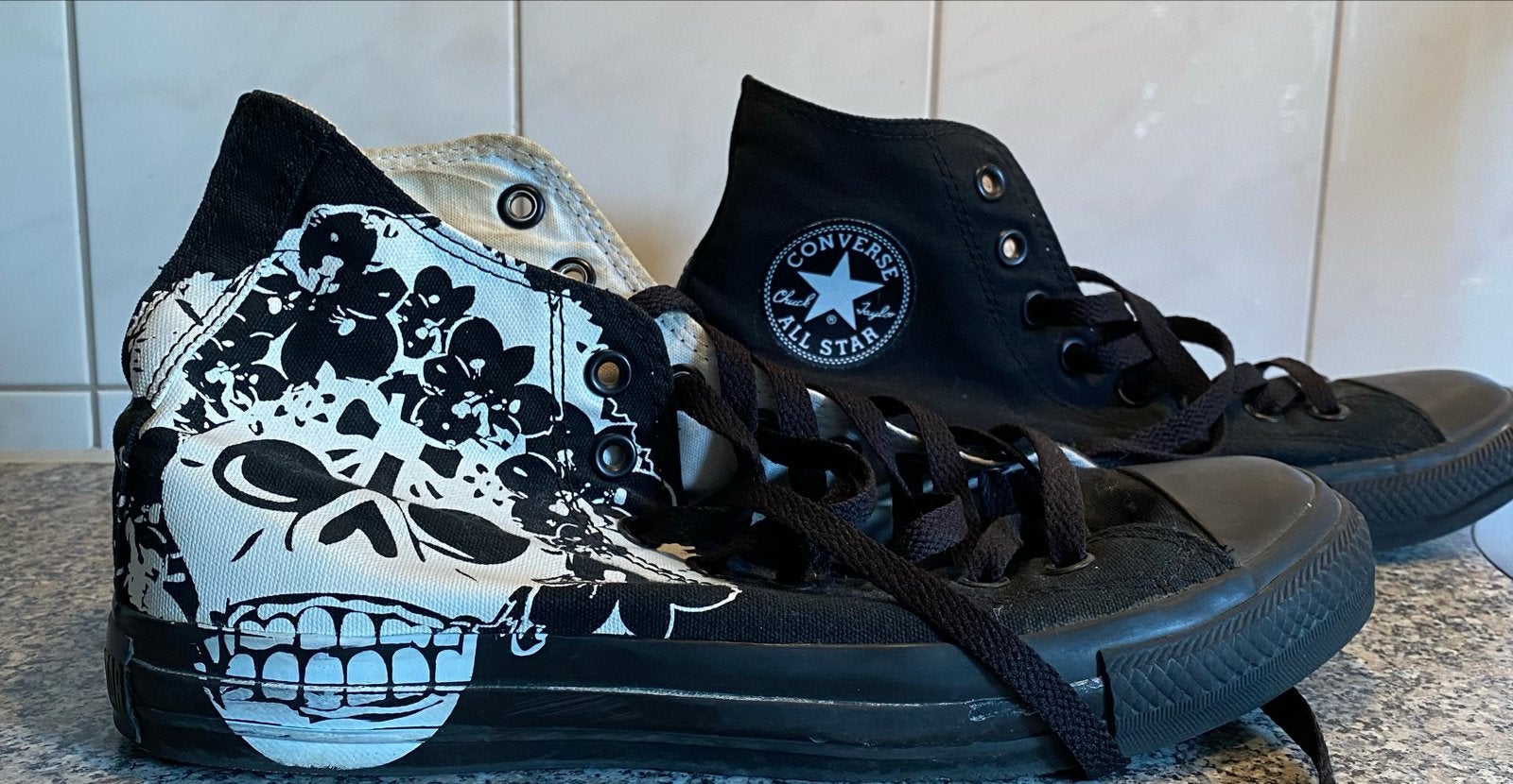 Converse All Star sneakers met doodshoofdprint - Maat 41.5, Ophalen of Verzenden, Nieuw, Zwart, Sneakers of Gympen