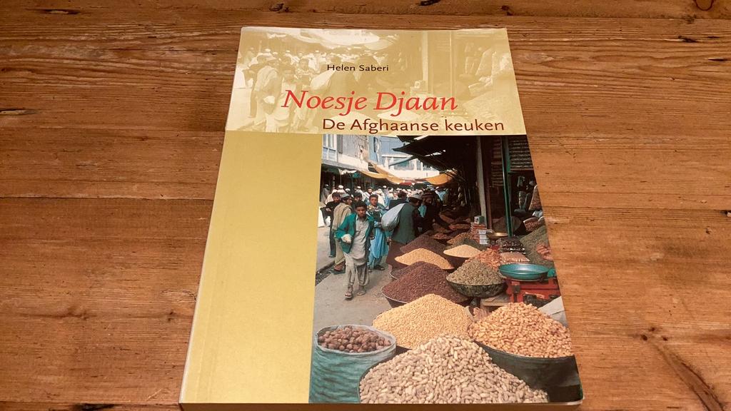 NOESJE DJAAN De Afghaanse keuken - Helen Saberi (als nieuw)., Boeken, Ophalen of Verzenden, Zo goed als nieuw, H. Saberi