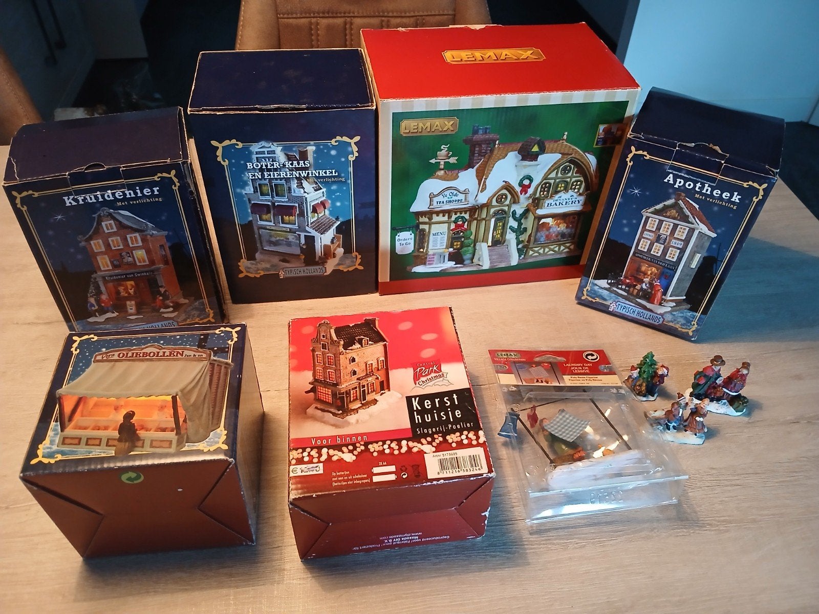 kerst miniatuur winkels figuren gebouwen enz ( zie foto's), Diversen, Ophalen of Verzenden, Nieuw