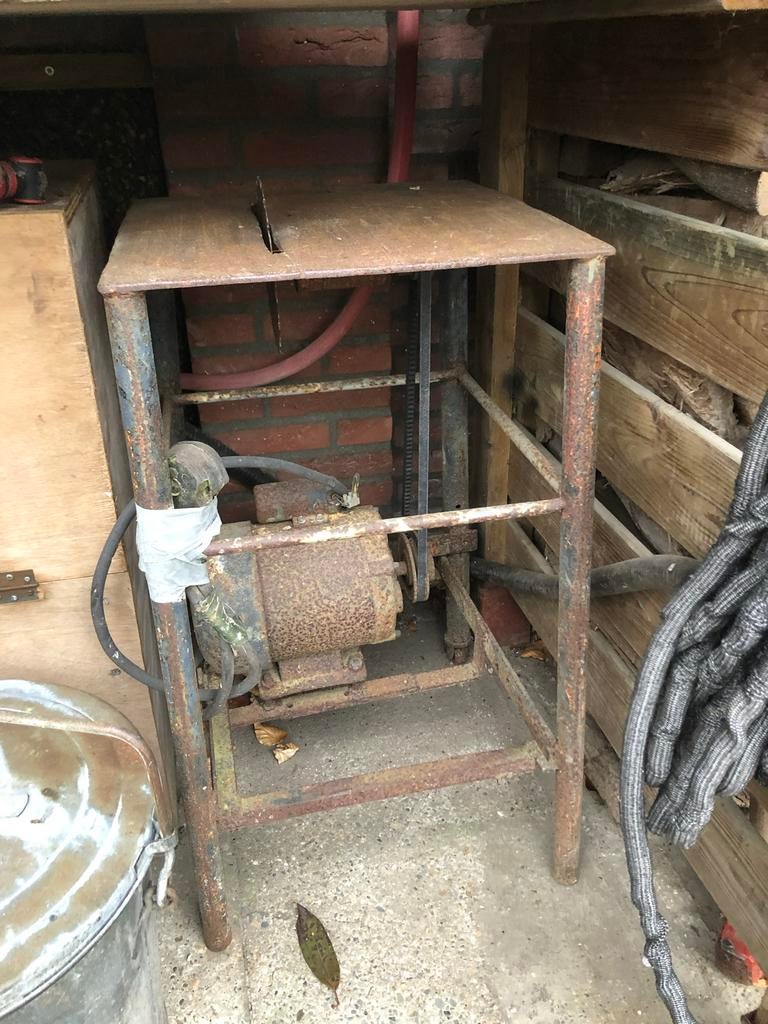 Oude zelfbouw zaagmachine met onverwoestbare melkmotor 220 v, Ophalen, Gebruikt, Overige typen, 30 tot 70 mm