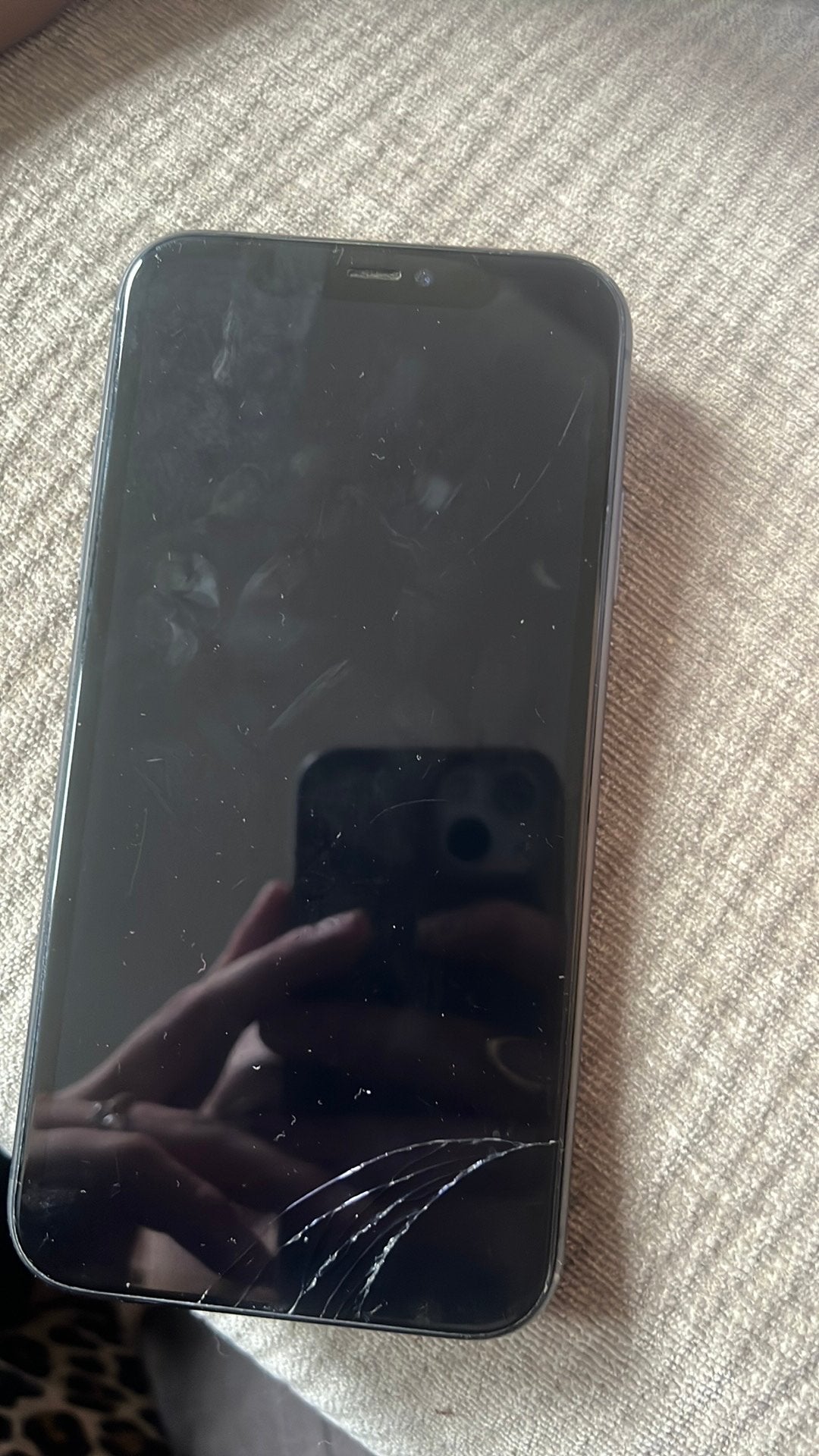 Iphone 11 beschadigd, Telecommunicatie, Mobiele telefoons | Samsung, Ophalen, Gebruikt, Overige modellen, Zwart
