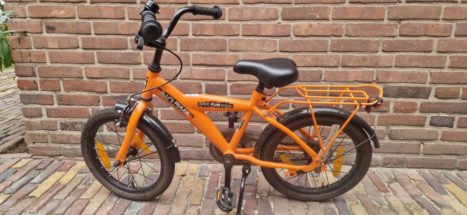 Oranje kinderfiets met weinig beschadigingen, Terugtraprem, Ophalen of Verzenden, Bike Fun Rules, 16 tot 20 inch