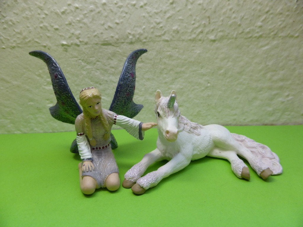 Schleich 70424 fee Iindriel met jonge eenhoorn, Verzamelen, Dierenverzamelingen, Ophalen of Verzenden, Zo goed als nieuw, Overige soorten