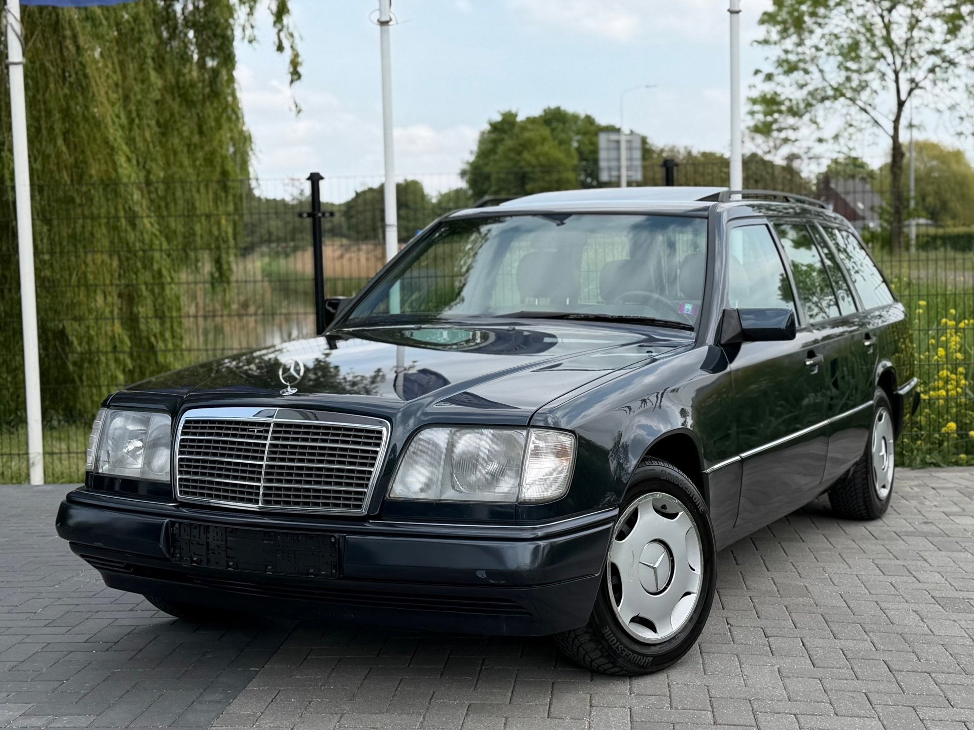 Mercedes-Benz E-klasse Combi 280 AUT / AIRCO / CRUISE / LEDE, Auto's, Achterwielaandrijving, Gebruikt, Stoelverwarming, 2798 cc