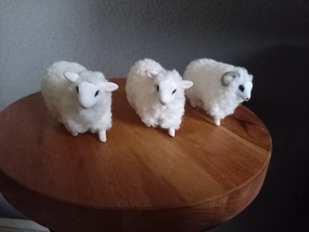 3 Vintage Schaapjes ( 2 Schaapjes en 1 Ram), Ophalen of Verzenden, Gebruikt