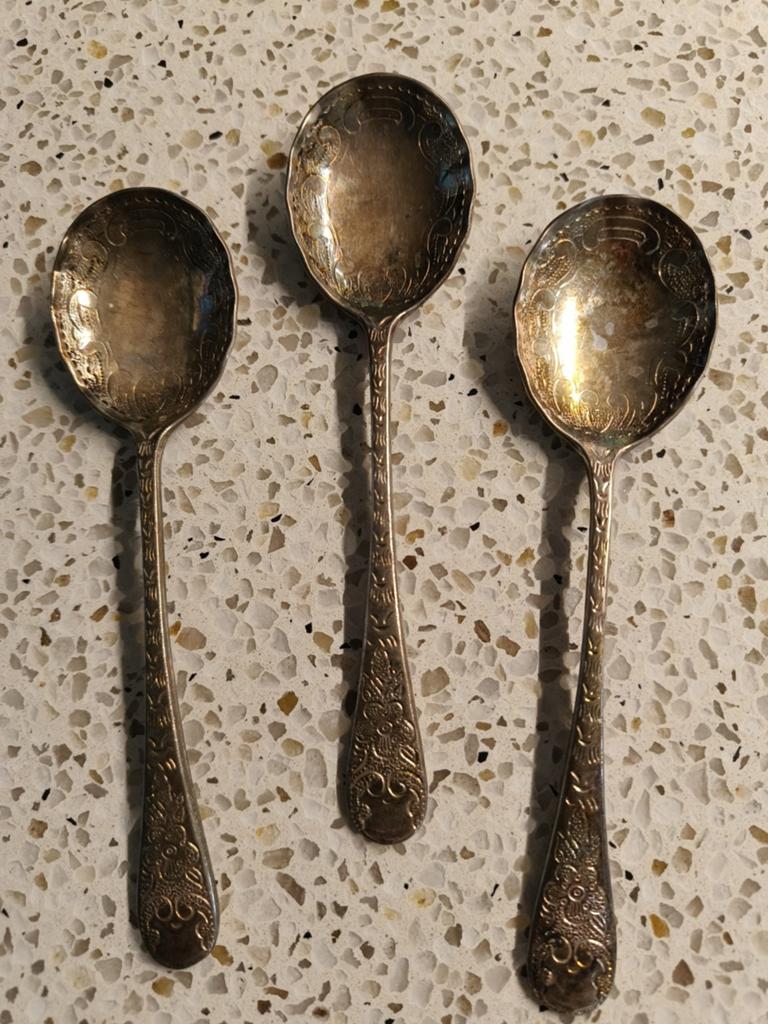 3 vintage dessert(?) lepels, Ophalen