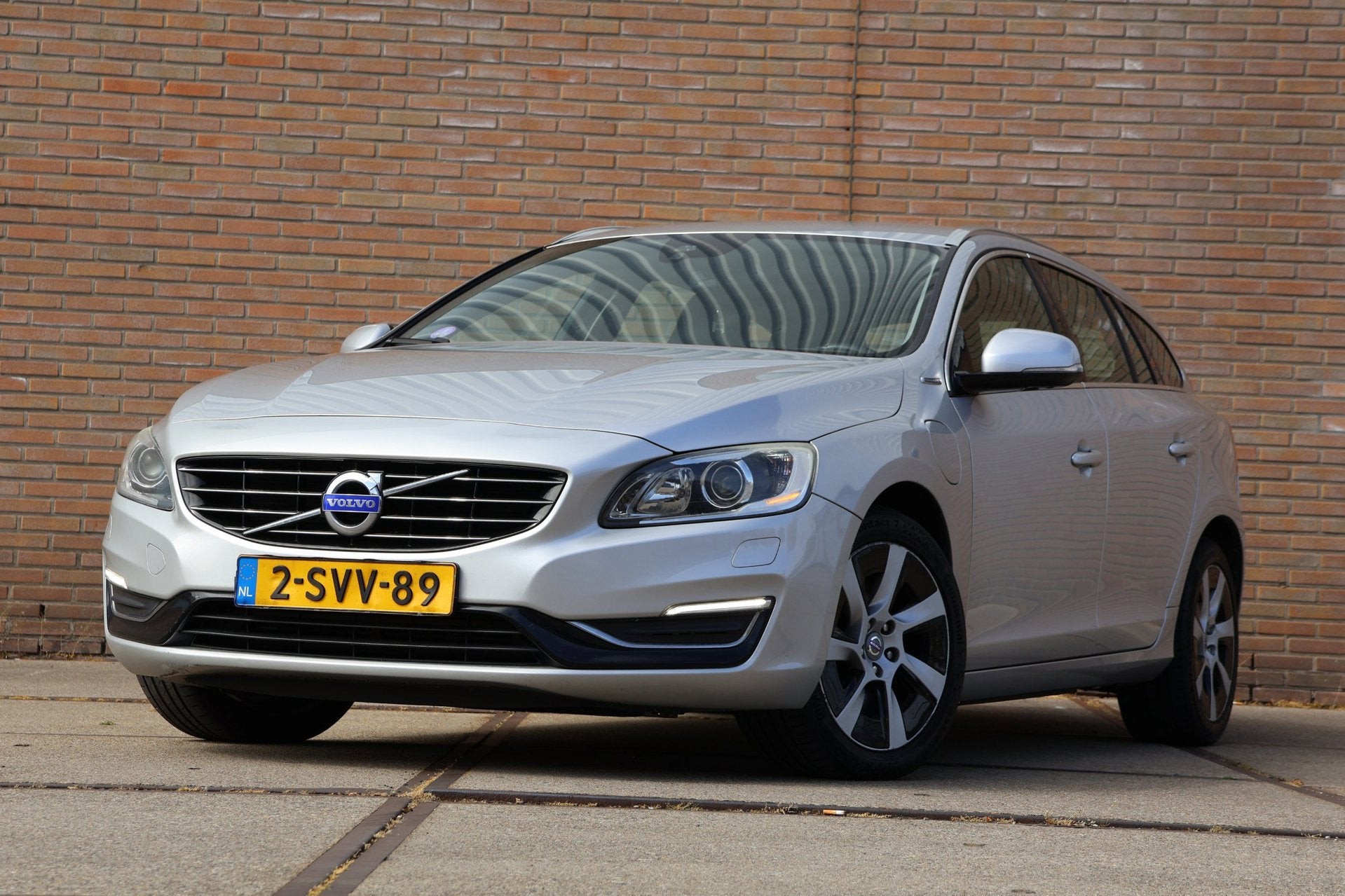 Volvo V60 2.4 D6 AWD Plug-In Hybrid Summum, Auto's, Automaat, Zwart, Automatische klimaatregeling, Vierwielaandrijving