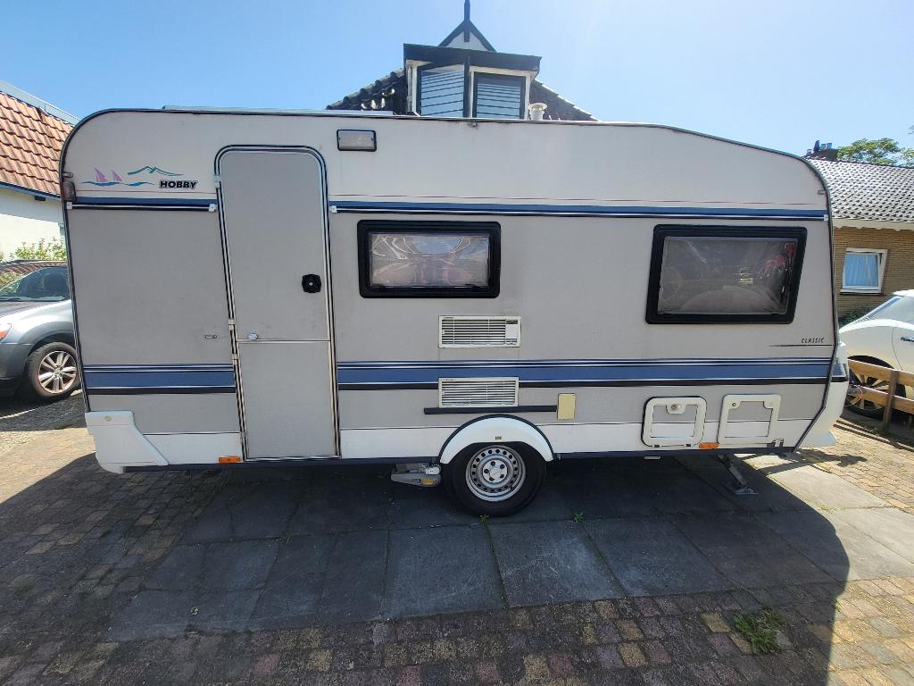 Caravan Hobby J10, Vast bed, Hobby, Schokbreker, 750 - 1000 kg