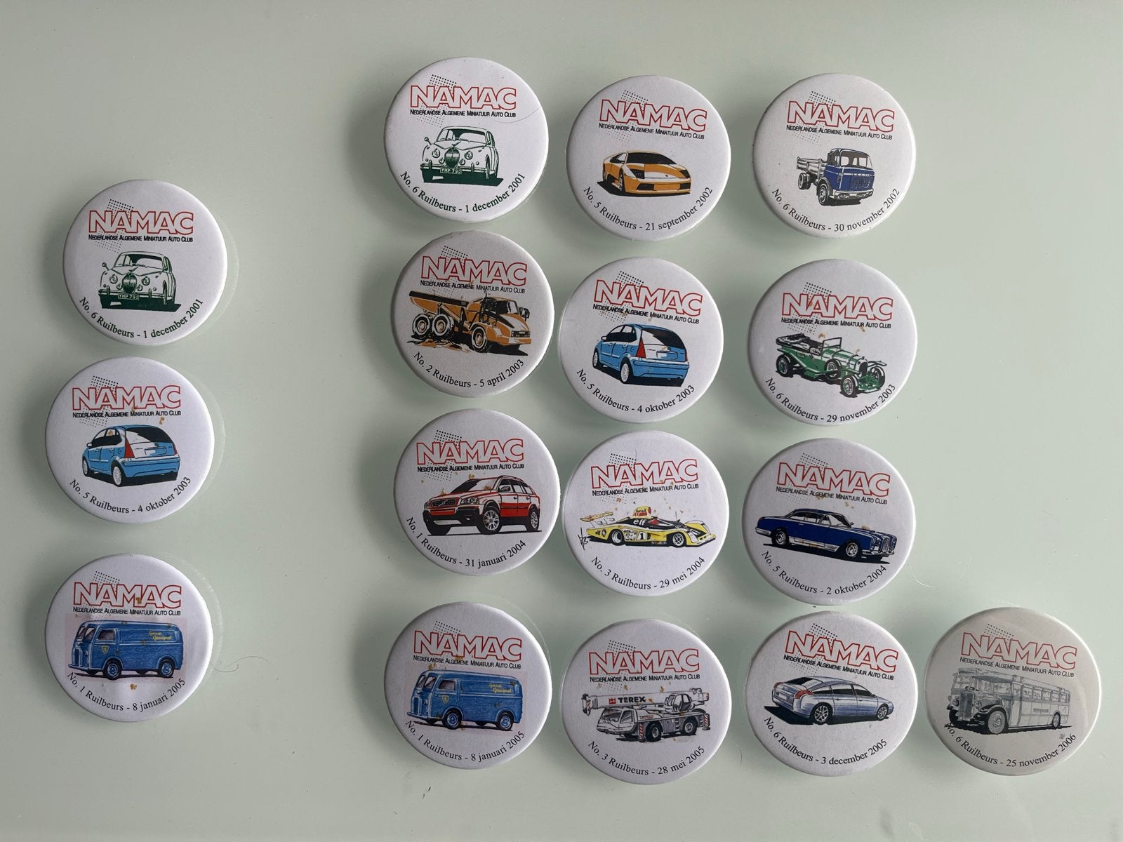 16 NAMAC ruilbeurs buttons (2001-2006) - 13 uniek, 3 dubbel, Verzenden, Gebruikt, Auto's