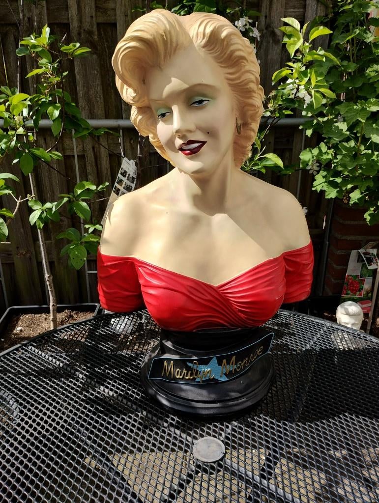 Prachtige MARILYN MONROE Buste met RODE Jurk., Ophalen of Verzenden, Zo goed als nieuw, Pop, Beeldje of Miniatuur