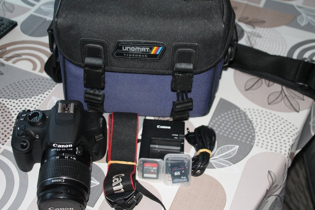 Weinig gebruikte Canon 1200D met 18-55 lens en tas, Spiegelreflex, Canon, 18 megapixels, Zo goed als nieuw