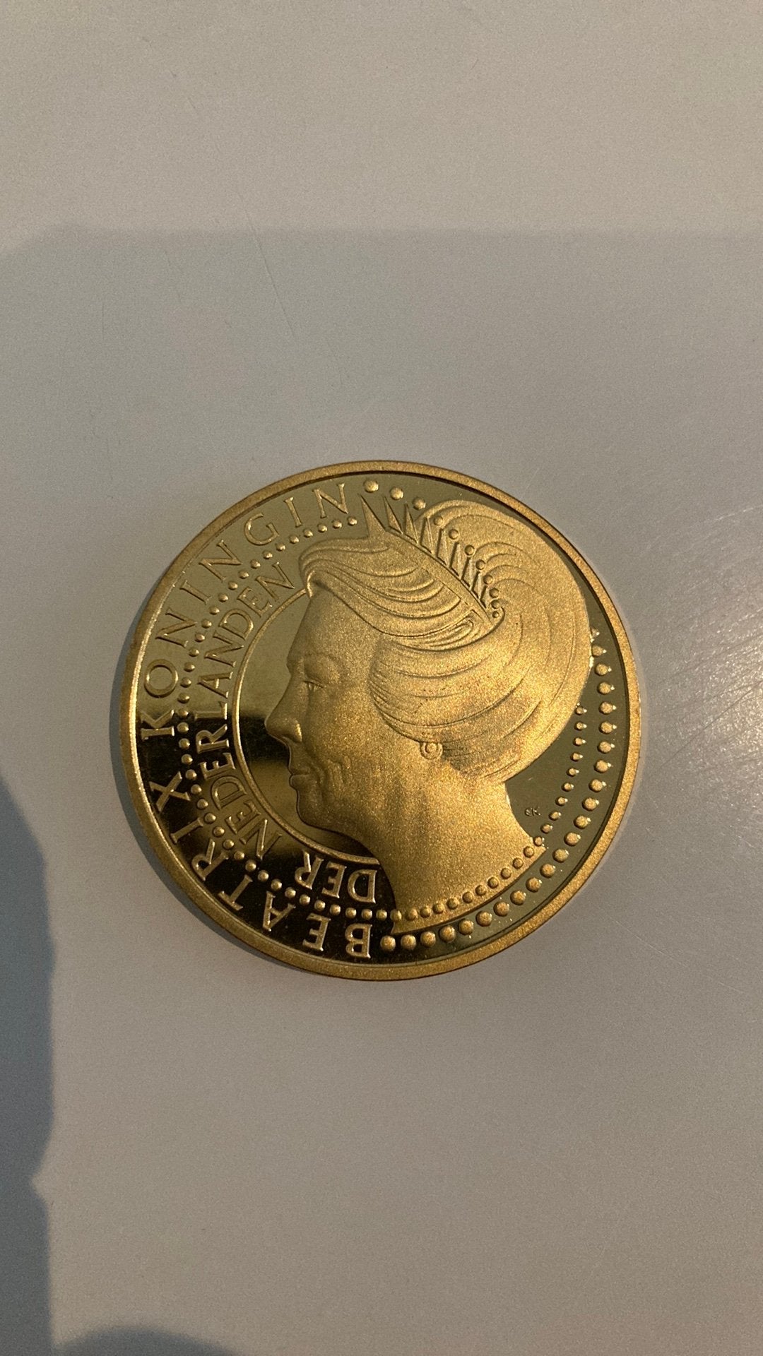 10 Florijn Beatrix 30 jaar commemoratie munt, Ophalen of Verzenden, Overige landen, 2 euro, Goud