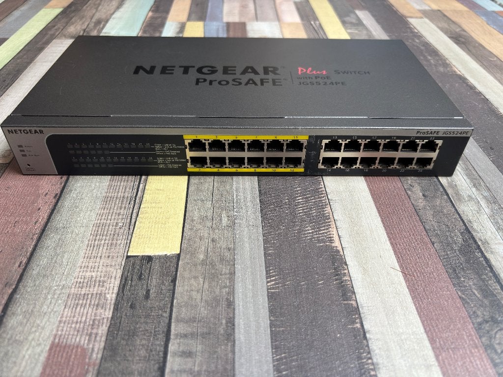 Netgear JGS524PE ProSAFE Plus – 24-poorts Gigabit, Computers en Software, Ophalen of Verzenden, Zo goed als nieuw