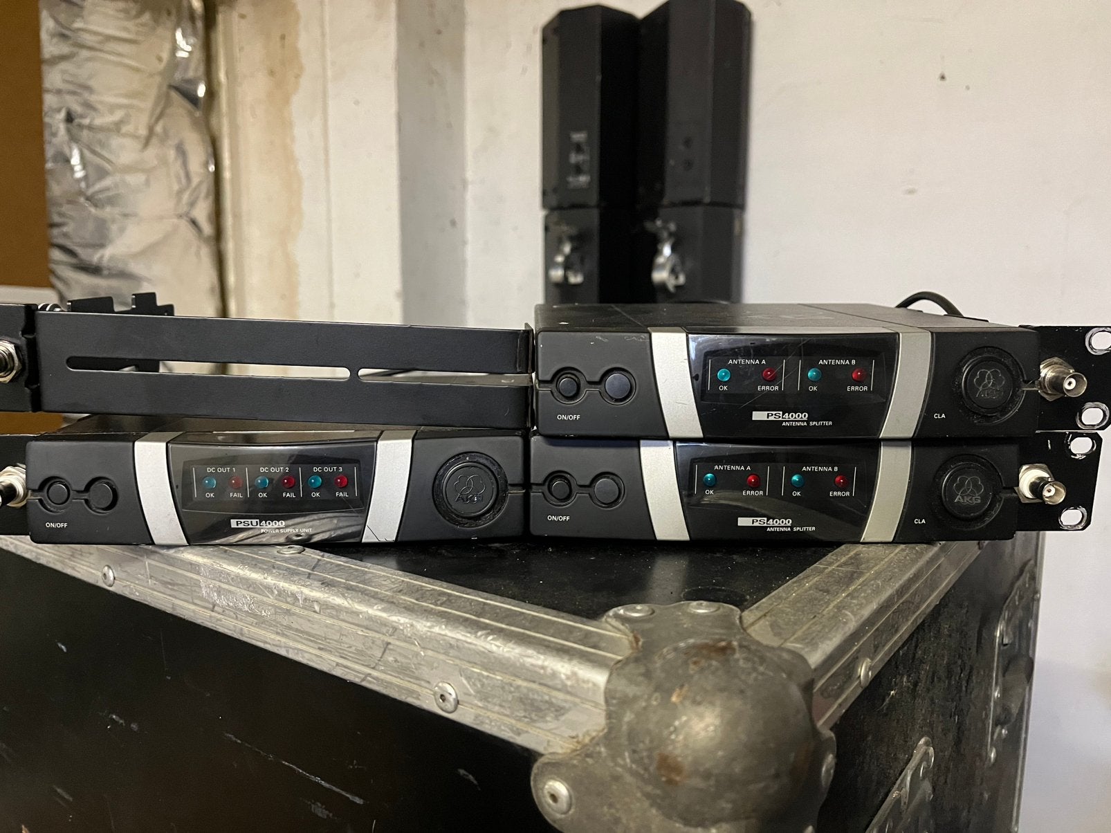 Antenne splitters AKG, 3 stuks,en voeding., Muziek en Instrumenten, Microfoons, Ophalen of Verzenden, Gebruikt, Overige typen
