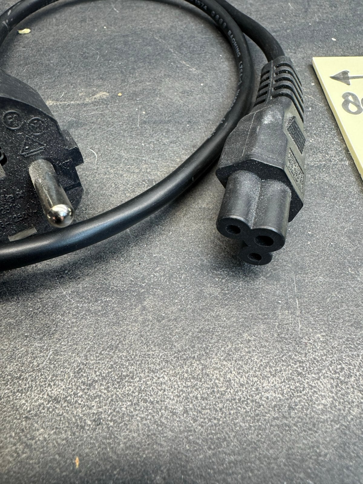 2x Voeding kabel met aangegoten stekkers (80cm & 100cm), Computers en Software, Pc- en Netwerkkabels, Ophalen of Verzenden, Gebruikt
