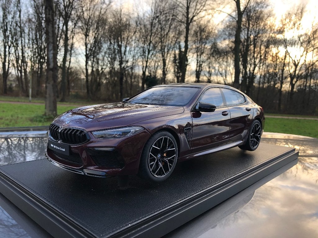 Kyosho 1:12 BMW M8 grand coupe Ametrin met vitrine nieuw, Hobby en Vrije tijd, Ophalen of Verzenden, Nieuw, 1:9 t/m 1:12, Auto