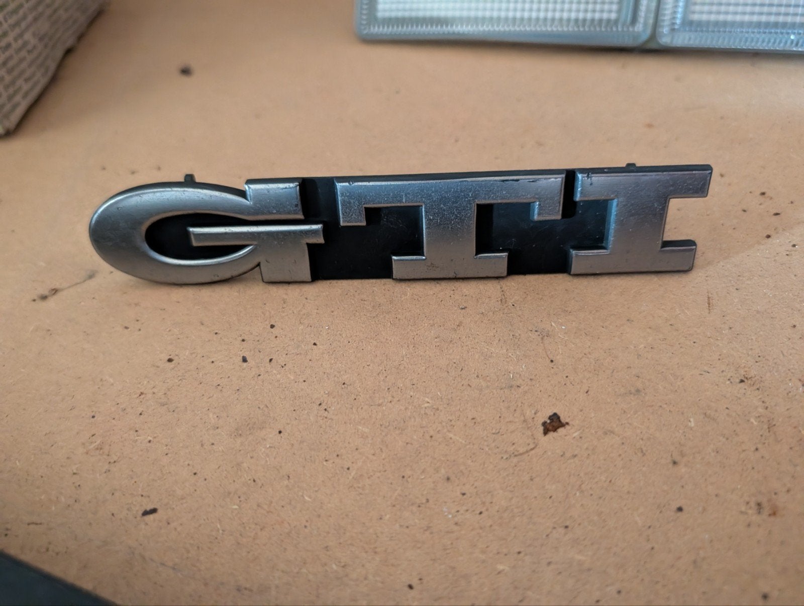 Golf 3 GTI Emblemen en Stootlijsten (1991-1997), Auto-onderdelen, Gebruikt, Ophalen of Verzenden, Volkswagen, Voor