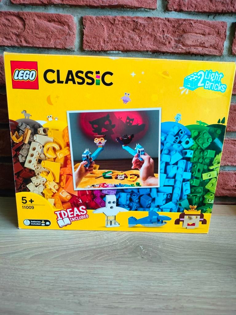 Lego Classic bouwstenen met 2 lichtjes compleet nr. 11009, Ophalen of Verzenden, Zo goed als nieuw