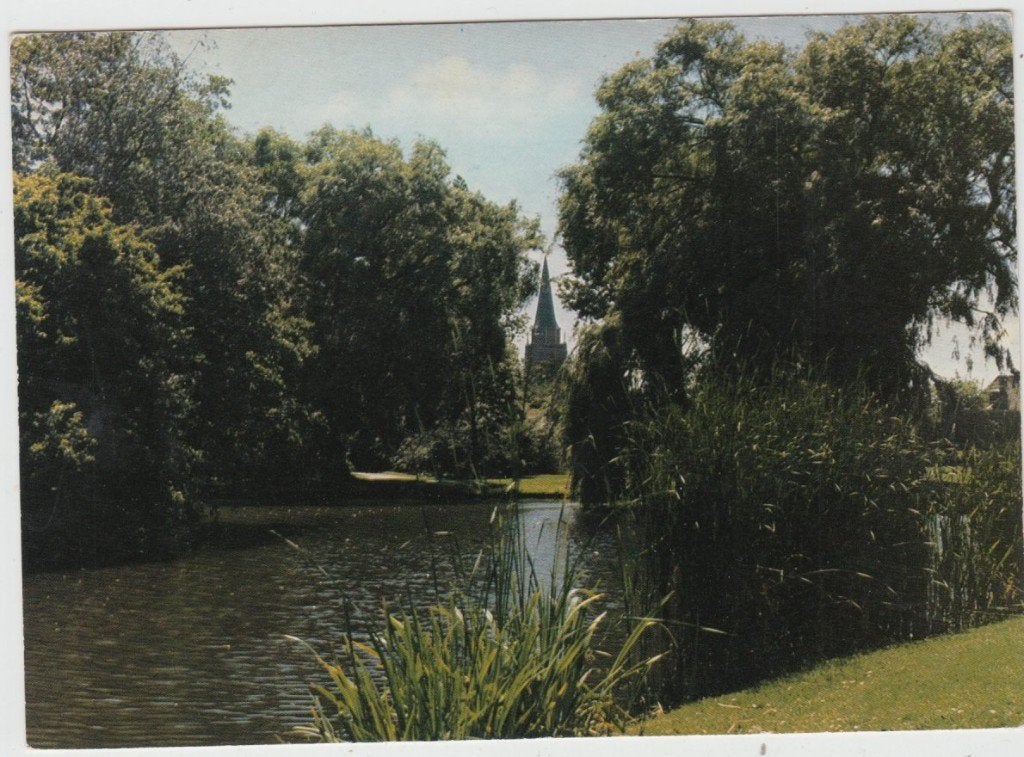 Voorschoten Burg. Berkhout Park Zicht op Kerk 1977 Ongelopen, Verzenden, 1960 tot 1980, Ongelopen, Zuid-Holland