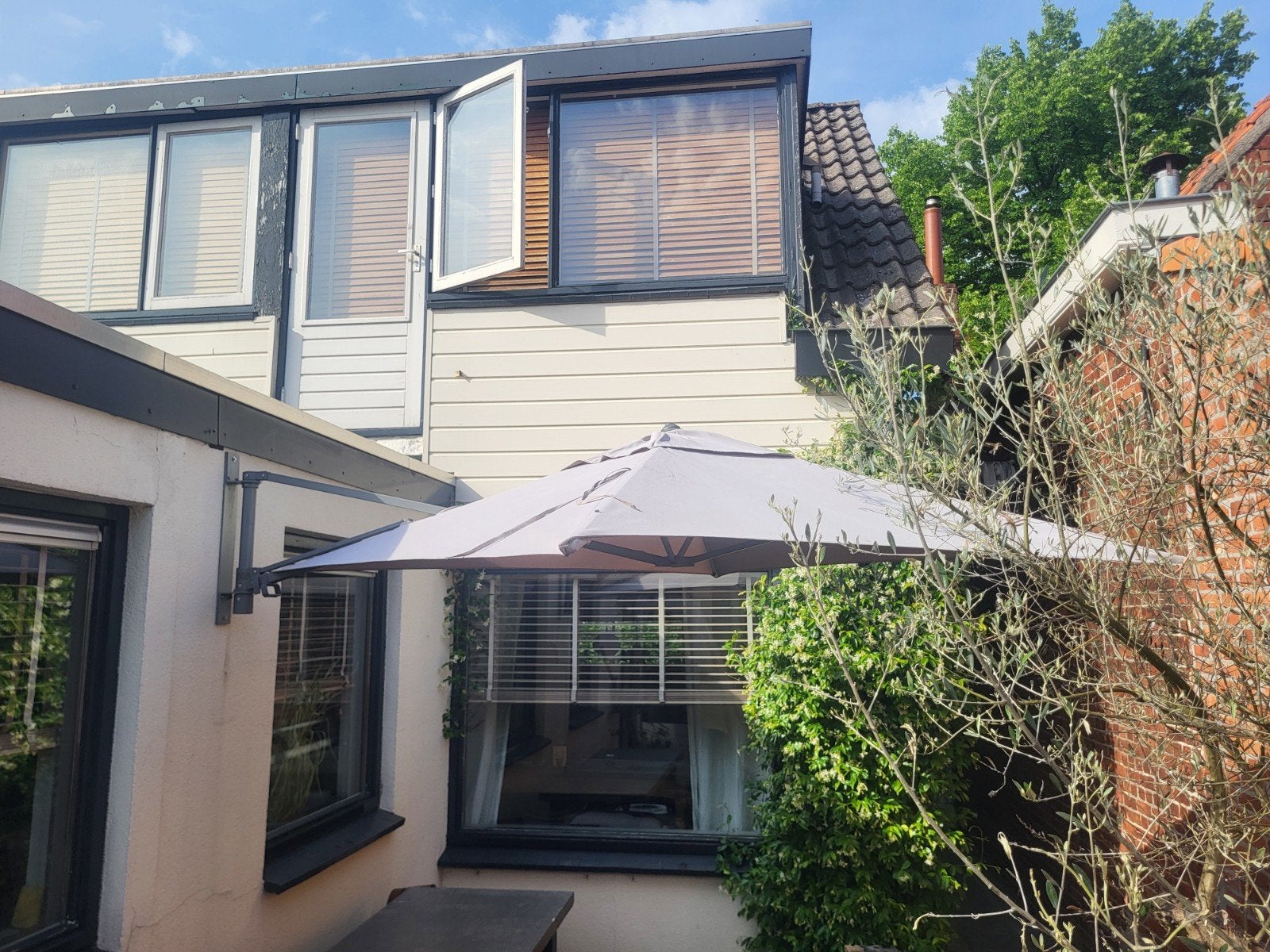 Taupe Muurparasol 2,5x2,5m - Draaibaar voor optimaal genot, Tuin en Terras, Ophalen, Muurparasol, 2 tot 3 meter, Verstelbaar