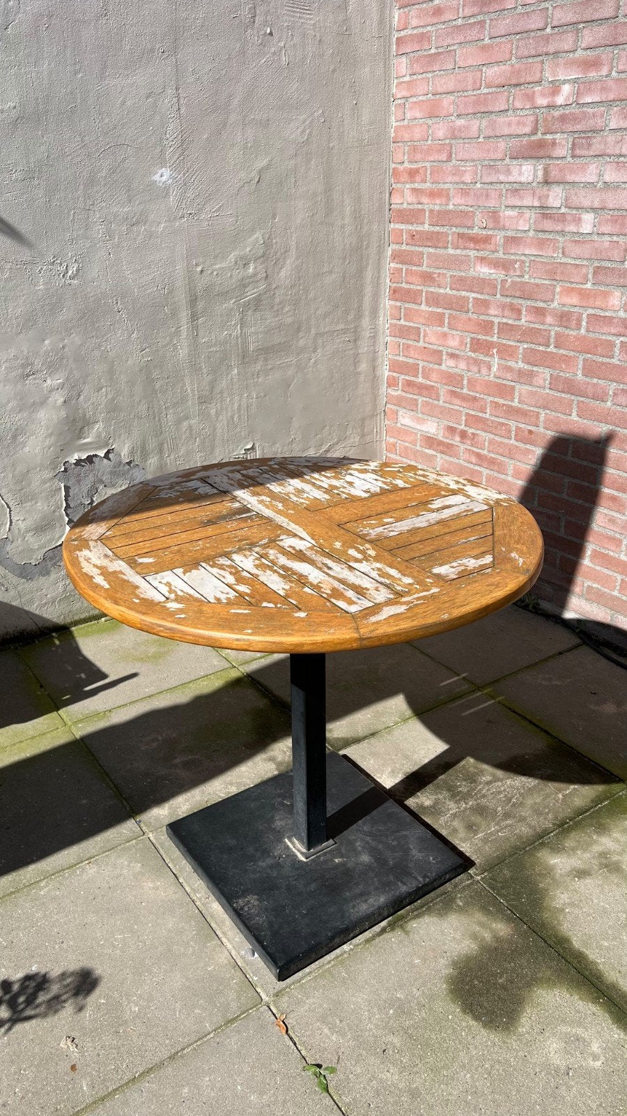 Inklapbare houten tuintafel met metalen onderstel, Ophalen, Gebruikt, Rond, Hout