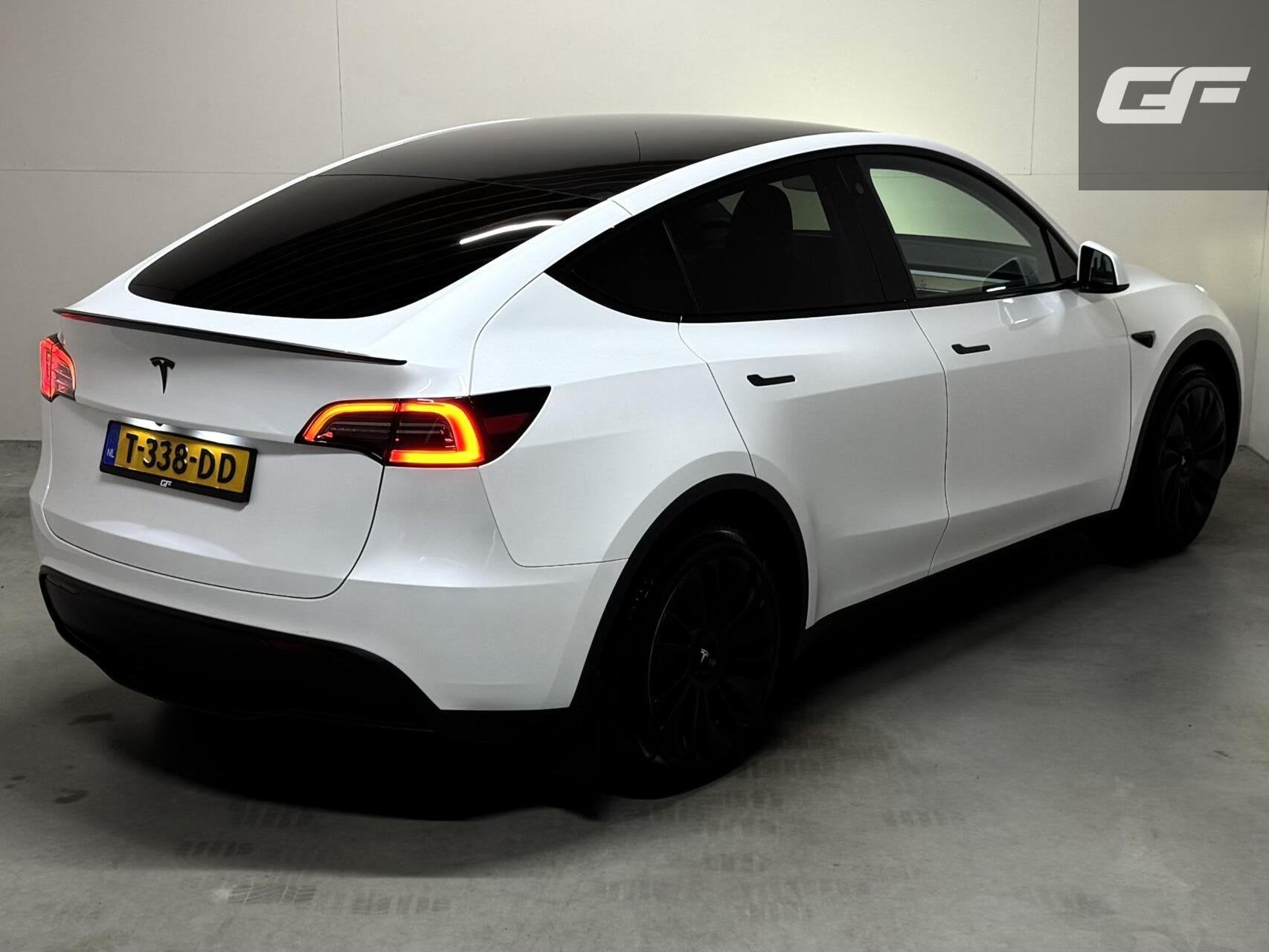 Foto 5 van Tesla Model Y RWD 58 kWh 92% SOH Black Edition Trekhaak FSD