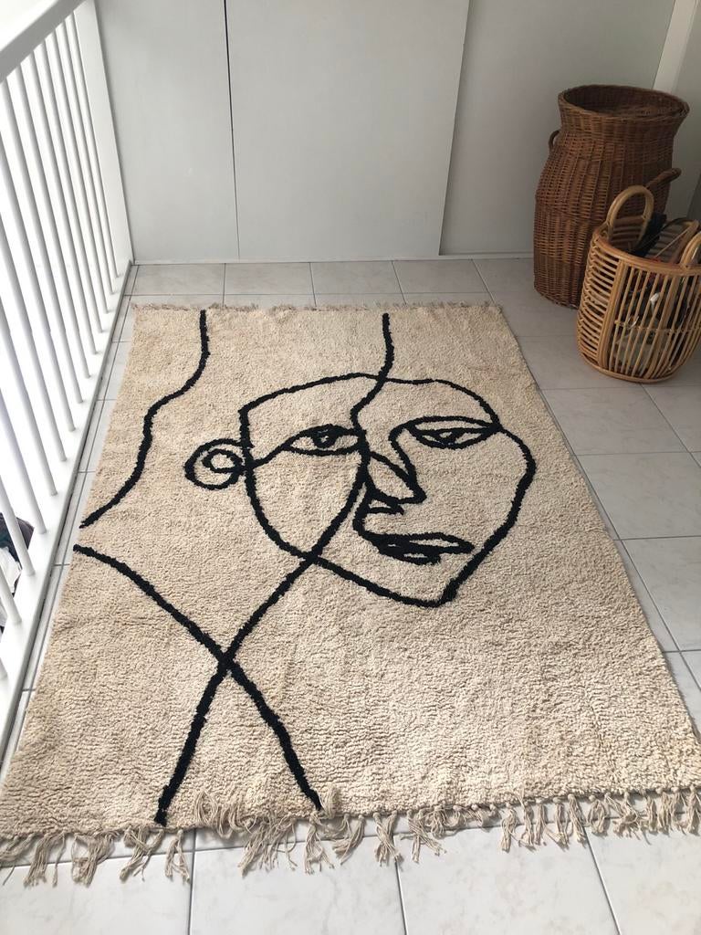 Sissy Boy kleed met gezicht, 180x129 cm ; in goede staat, Huis en Inrichting, Stoffering | Tapijten en Kleden, Gebruikt, 100 tot 150 cm