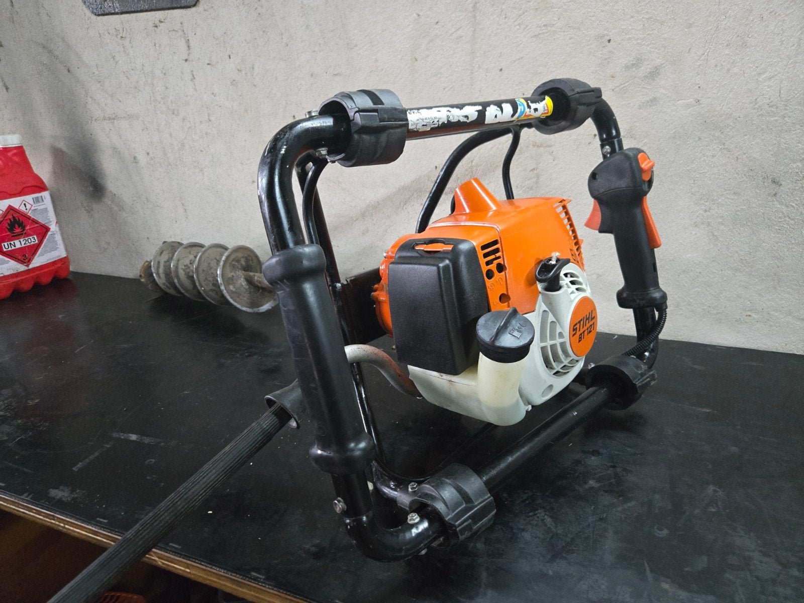 Stihl BT 121 grondboor goedwerkend | incl. Boor 115mm, Grondboor, Gebruikt, Stihl BT121 Grondboor, Ophalen of Verzenden