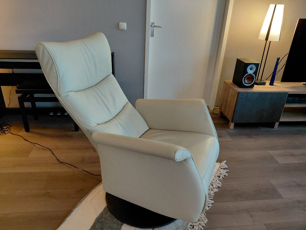 Velderhof Sta-Op-Stoel leer z.g.a.n. / relaxfauteuil, Ophalen, Tijdloze elegantie, Zo goed als nieuw, 50 tot 75 cm