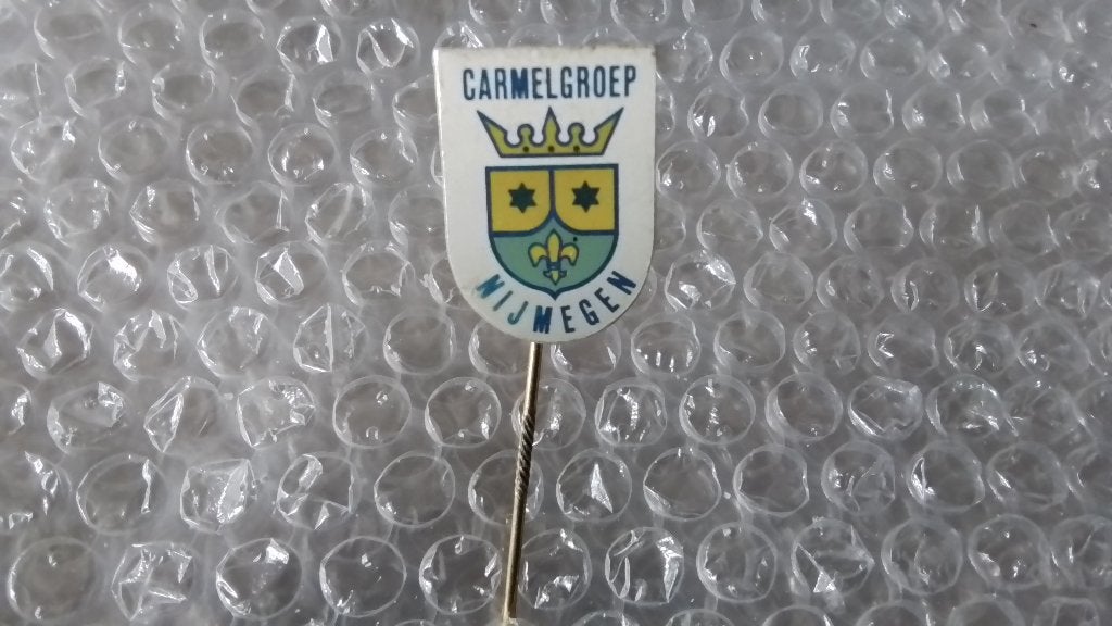 Speldje carmelgroep nijmegen, Ophalen of Verzenden, Zo goed als nieuw, Overige onderwerpen