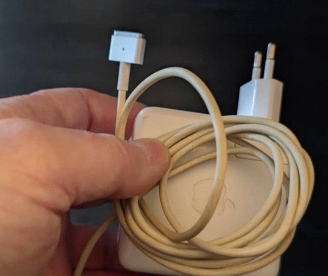 Te aKoop adapter MacBook MagSafe 2 (60W) ., Computers en Software, Ophalen, Overige modellen, 13 inch, Zo goed als nieuw